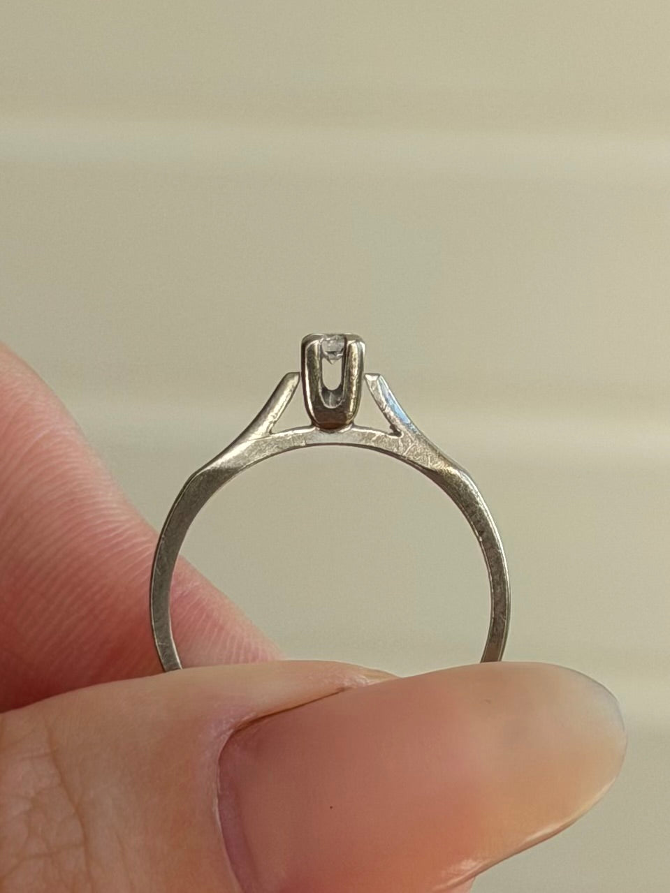 Vintage Svensk´SPECTRA´ 18 karat hvidguldsring med 0,10 ct. brilliant