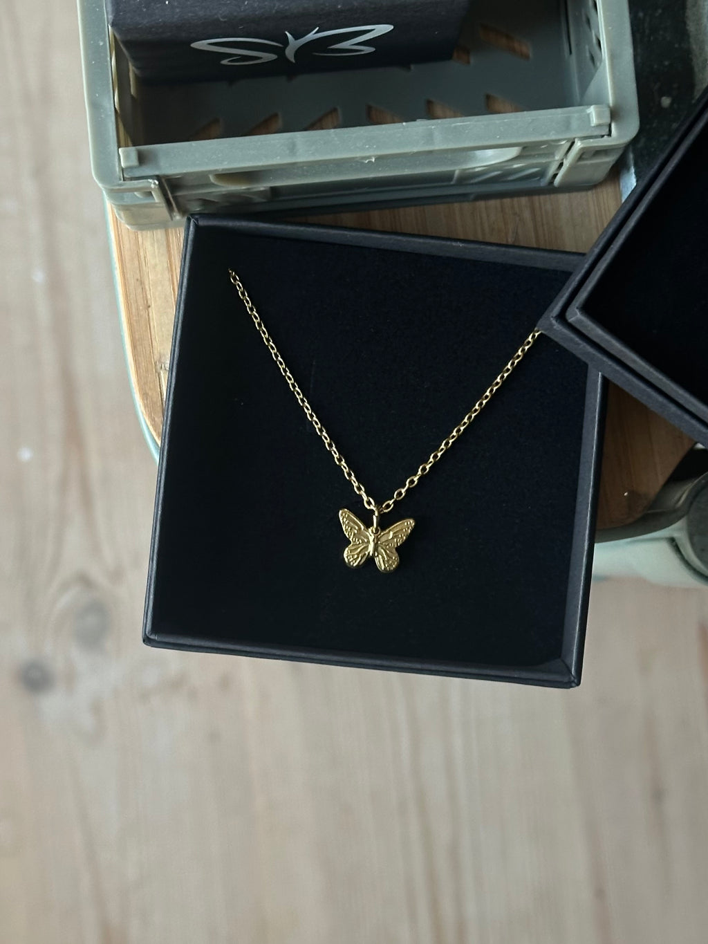 Signatur sommerfugl halskæde