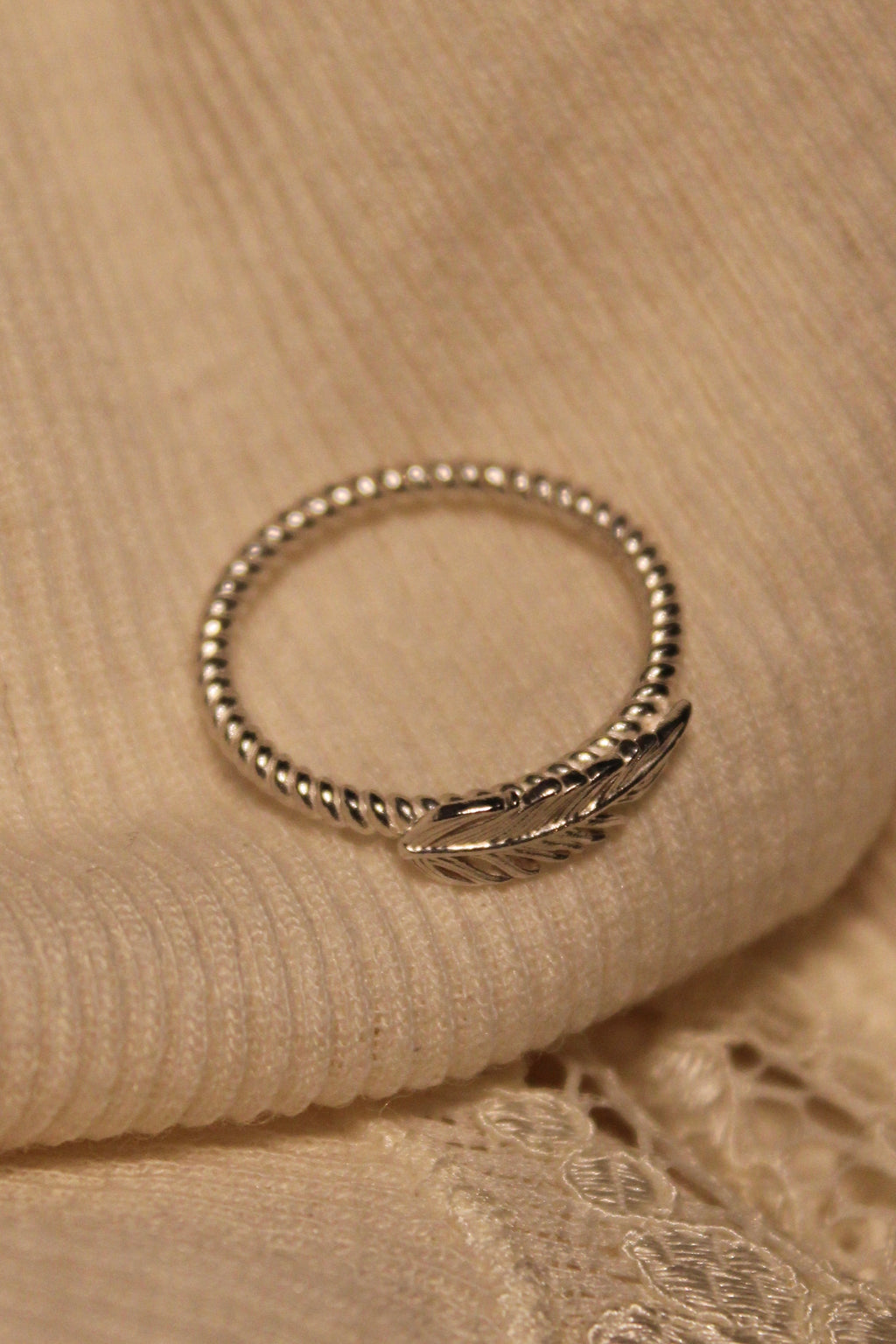 Vintage snoet sterlingsølv ring med fjer, str, 52,5