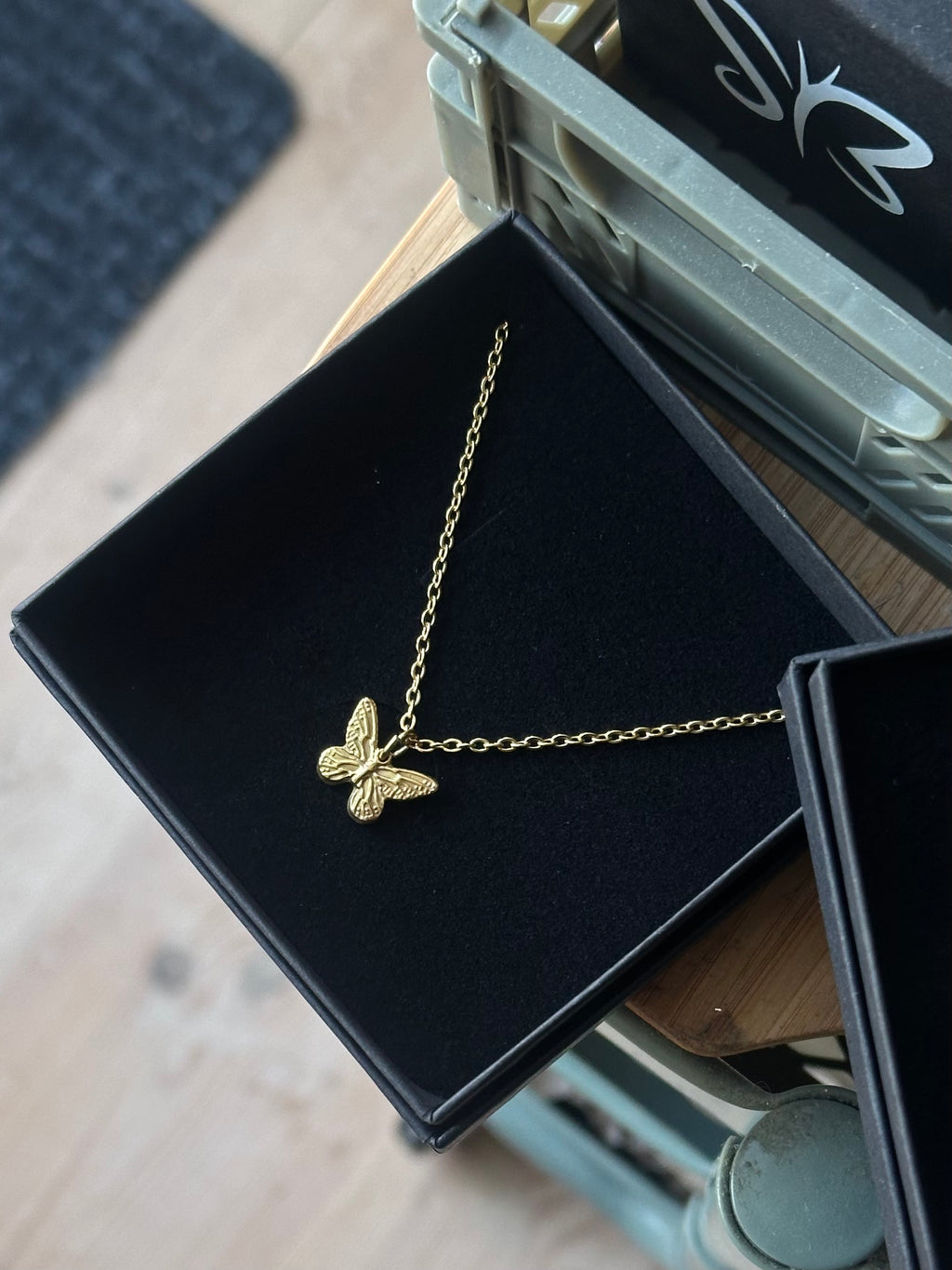 Signatur sommerfugl halskæde