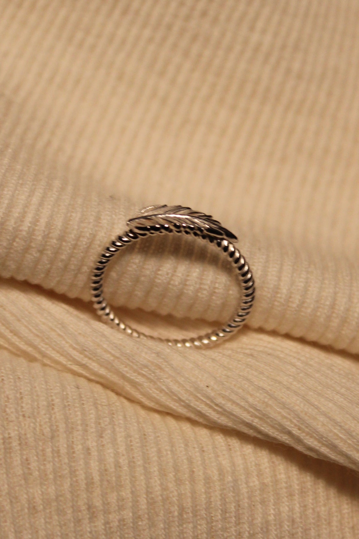 Vintage snoet sterlingsølv ring med fjer, str, 52,5