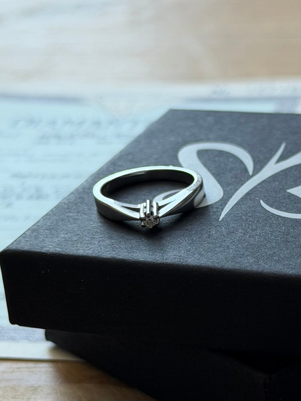 Vintage 14 krt. hvidguldsring med 0,03 ct. VVS diamant med certifikat, str, 49