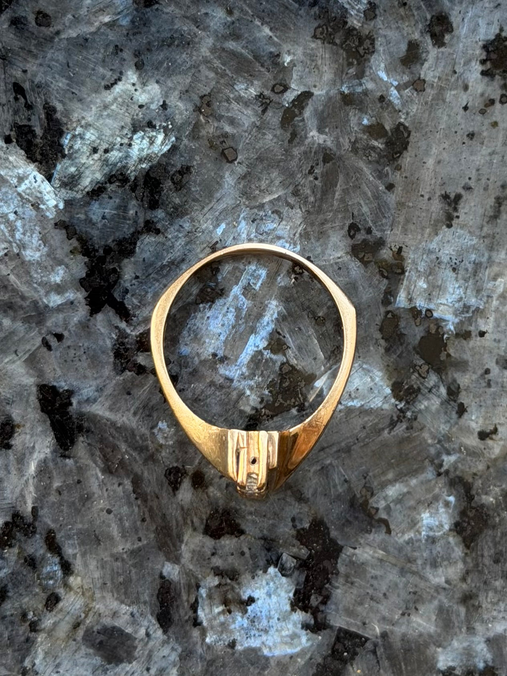 Vintage 14 karat guldring med en række af 4 brillianter, str. 52