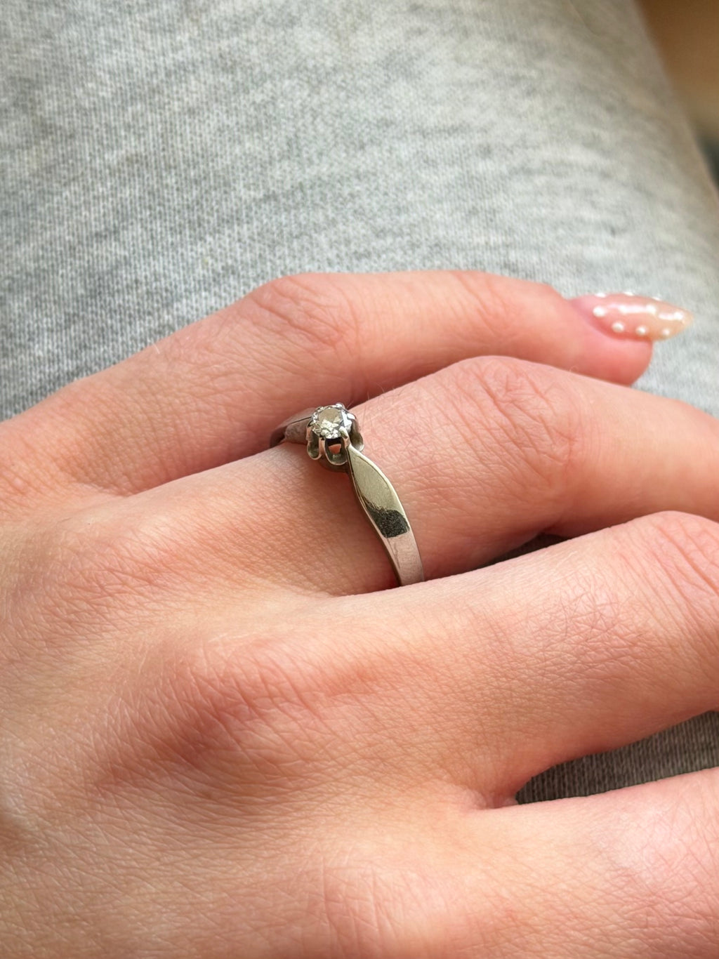 Vintage 14 karat hvidguldsring med 0,18 ct. brilliant