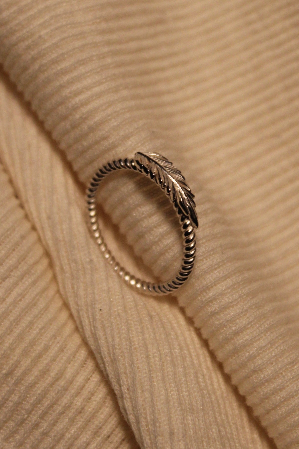 Vintage snoet sterlingsølv ring med fjer, str, 52,5