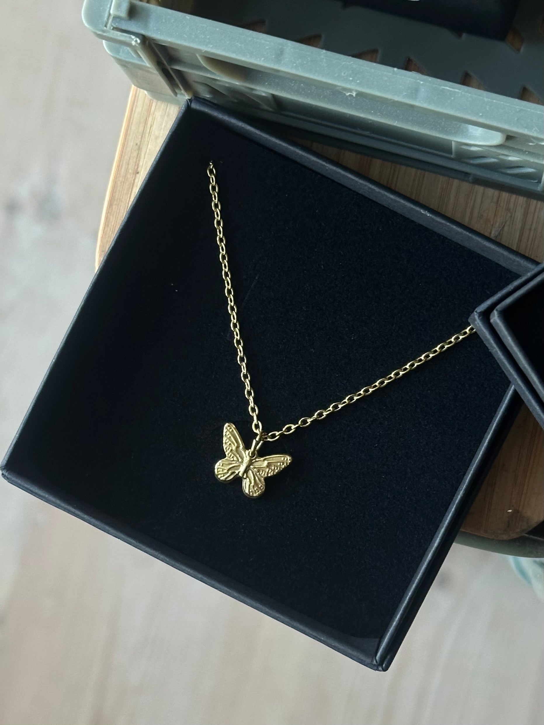 Signatur sommerfugl halskæde