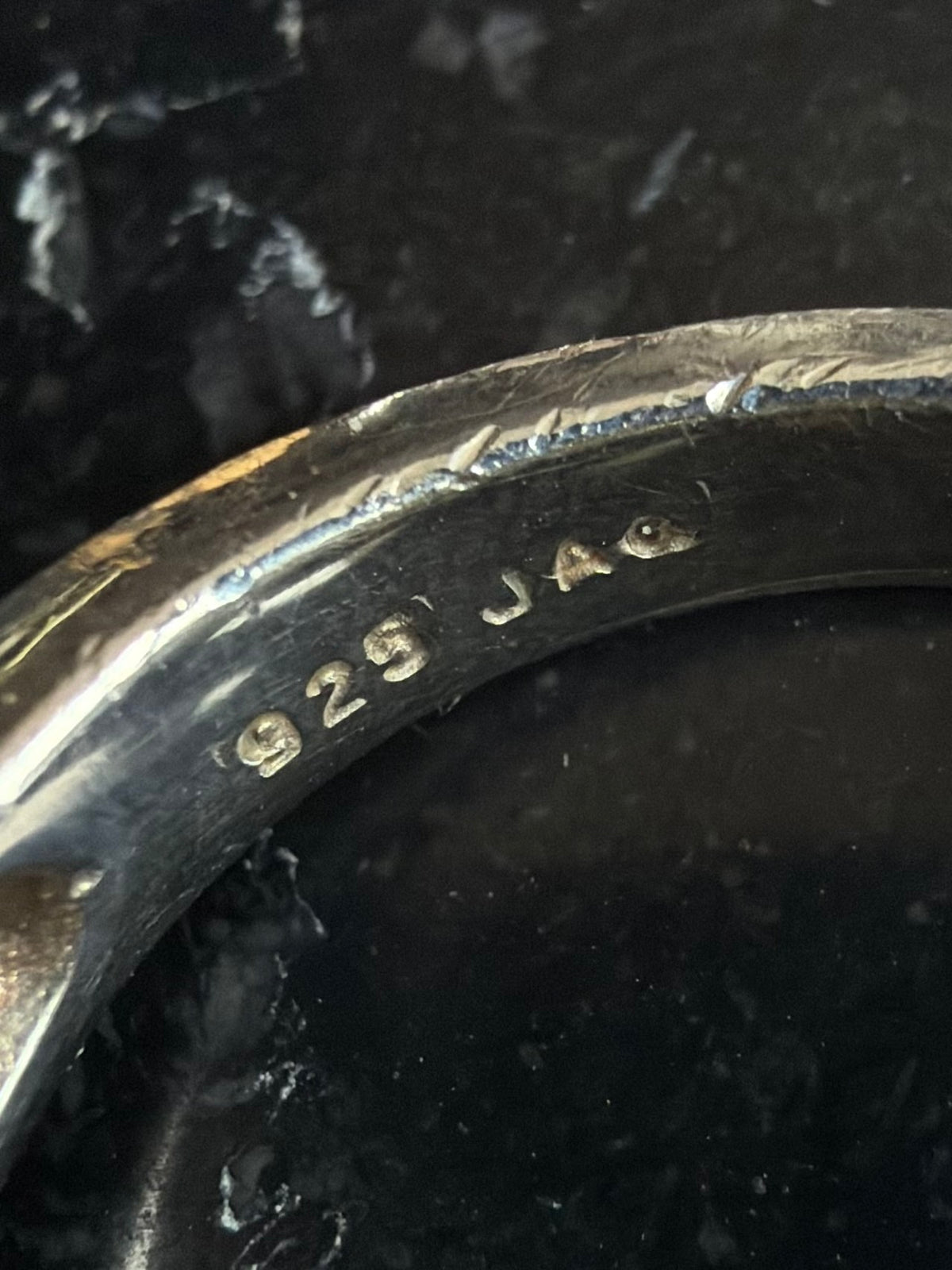 Vintage sterlingsølv ring med sten i grønne nuancer, str 54