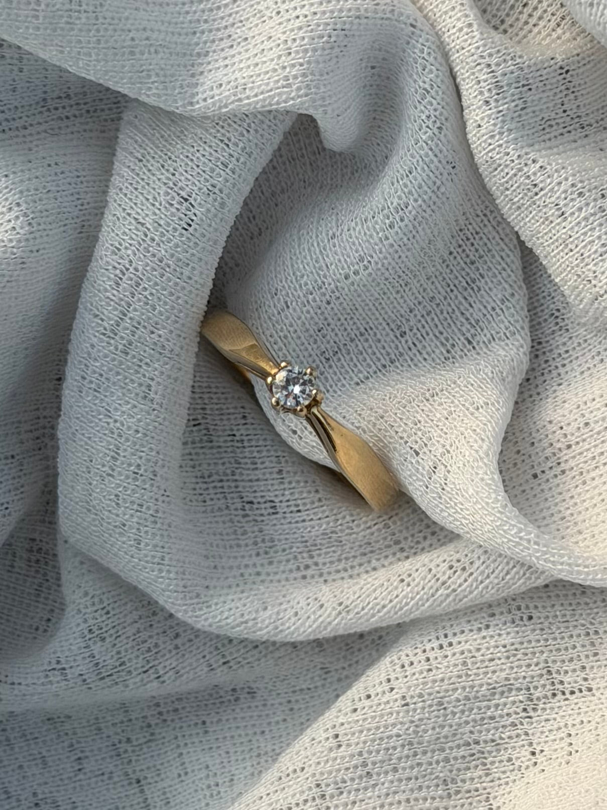 Vintage 14 karat solitairering med 0,10 ct. brilliant, str 55