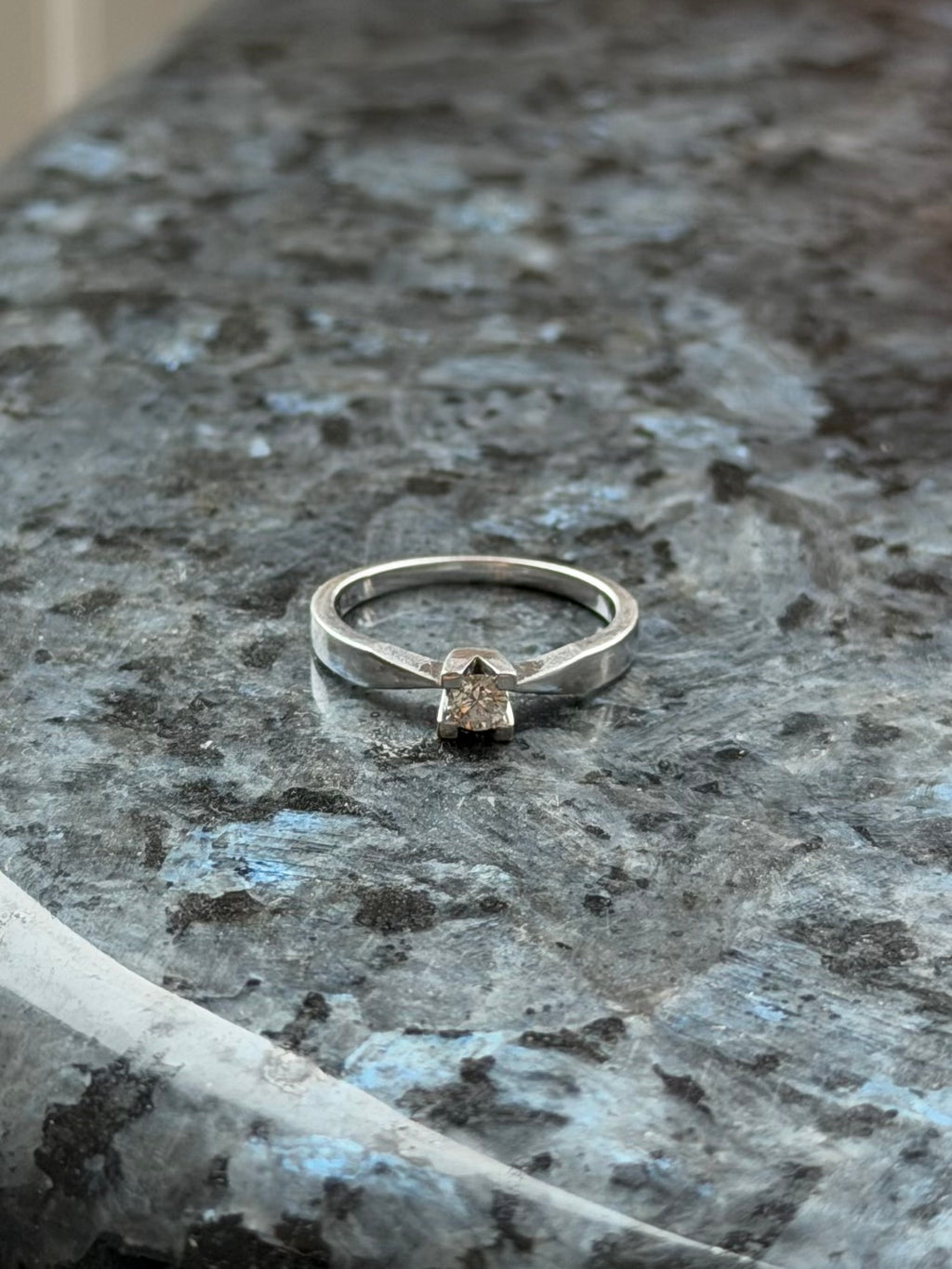 Vintage Scrouples Kleopatra ring 14 karat hvidguld 0,15ct. brilliant, str 51