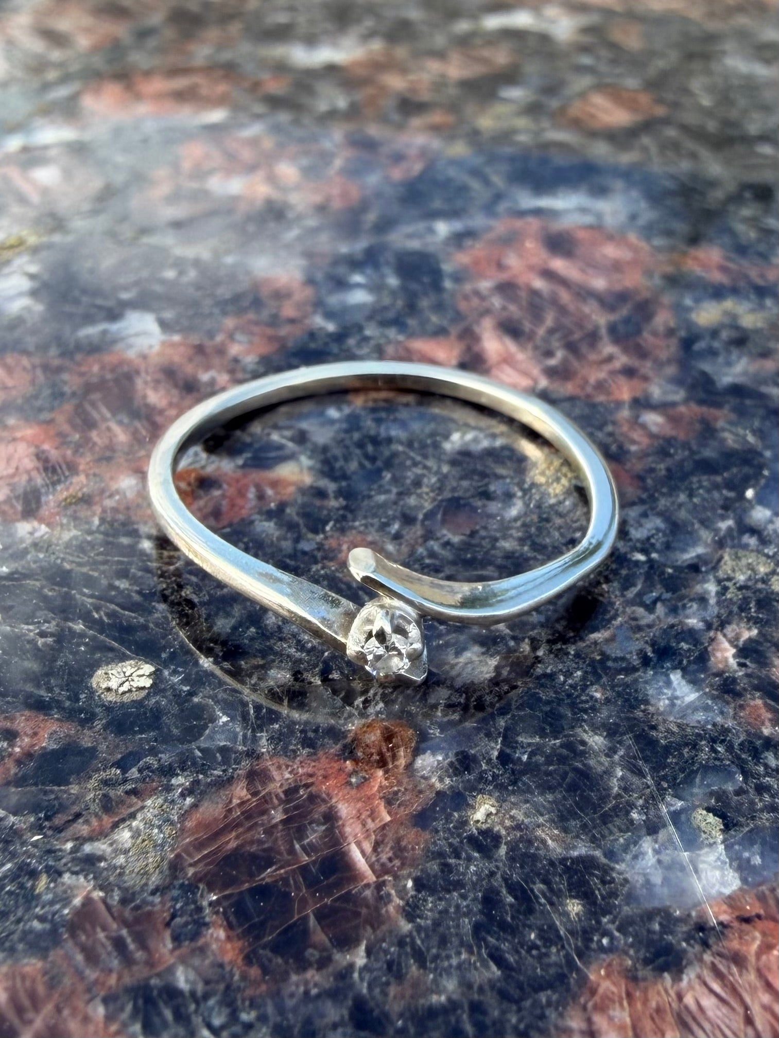 Vintage 14 karat hvidguldsring med sten