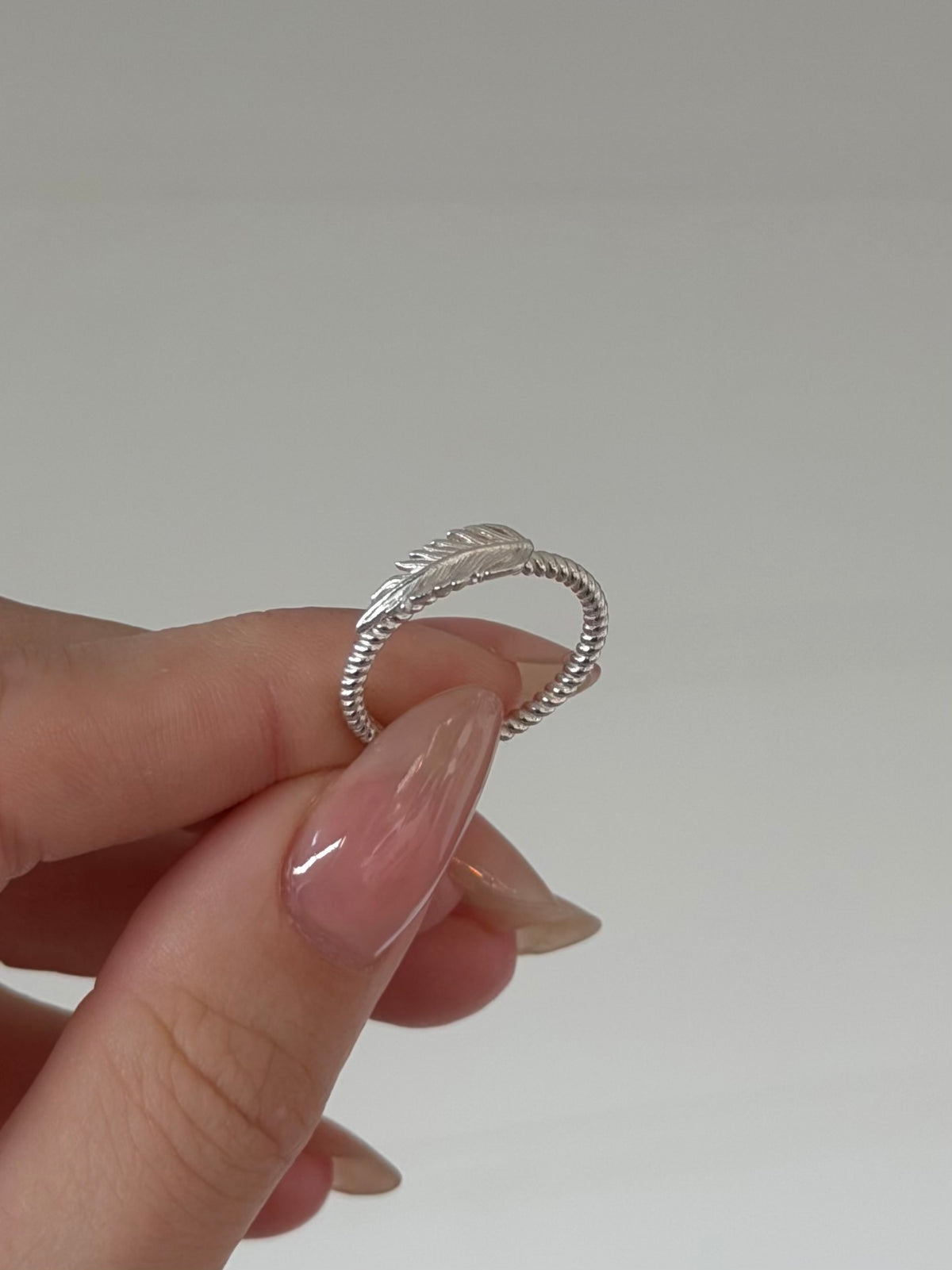 Vintage snoet sterlingsølv ring med fjer, str, 52,5