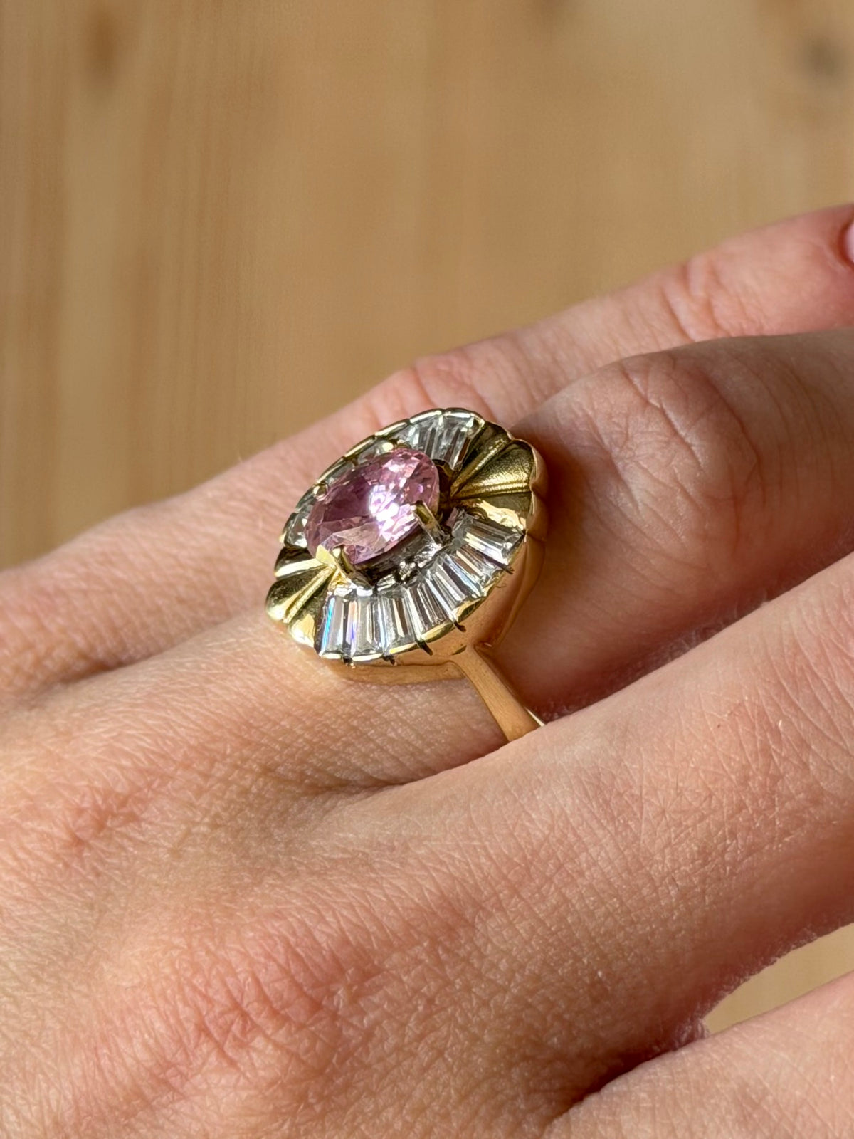 Vintage 14 karat ballerinaring med lyserød og klare sten str. 59
