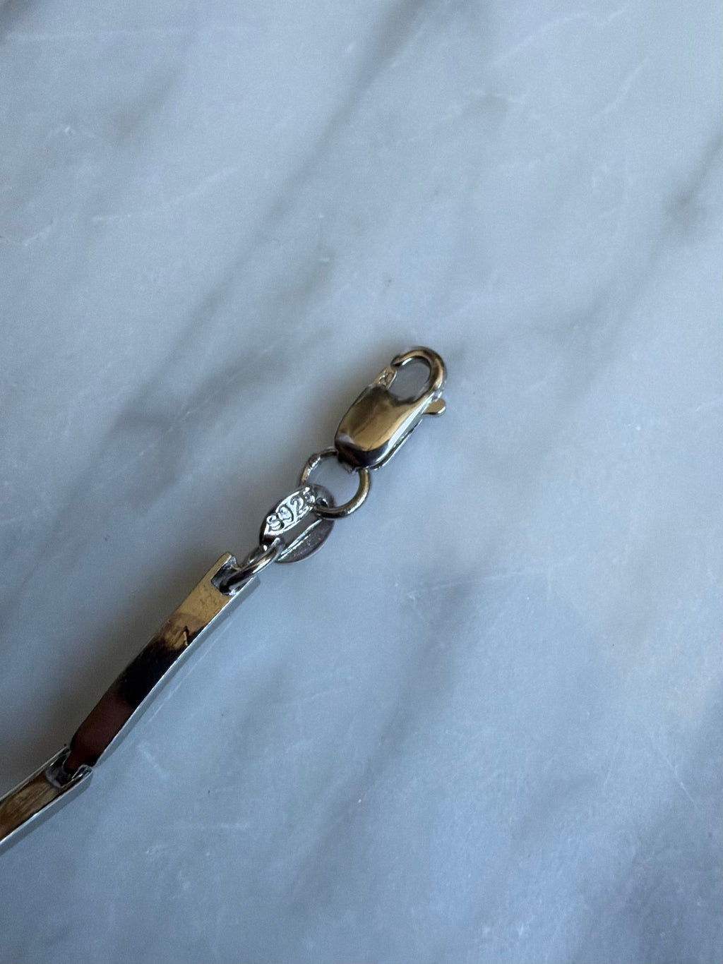 Vintage sterlingsølv armbånd med aflange led og 3 bølger isat klare sten, 18-21cm