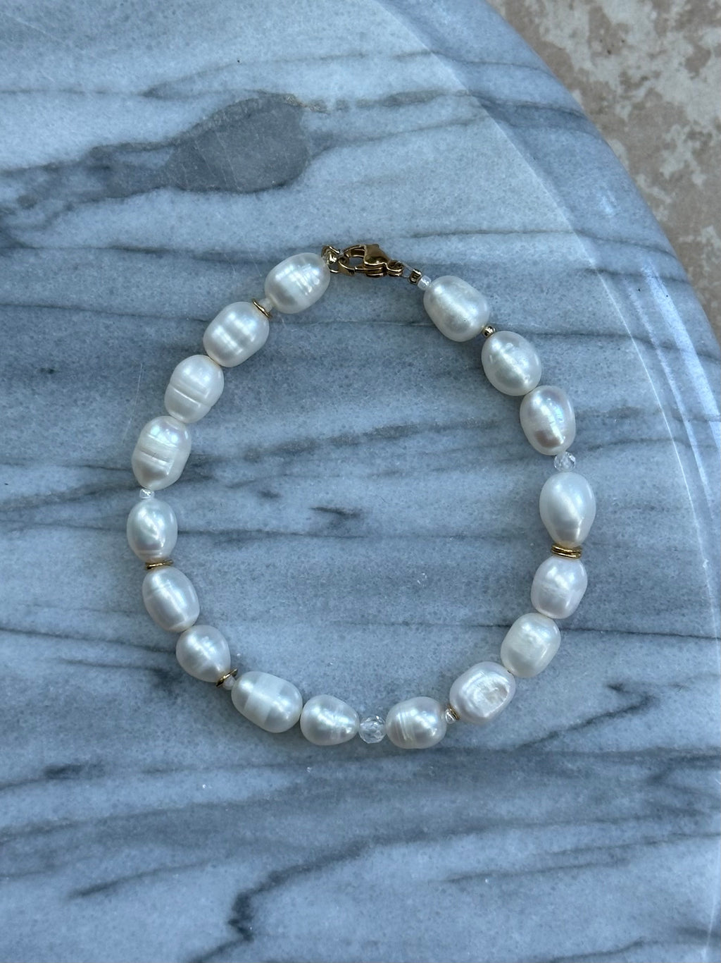 Aluna Ferskvandsperle-armbånd
