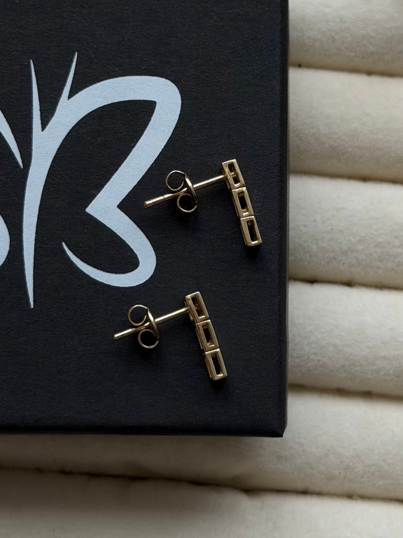 Vintage 14 karat guldørestikkere i firkantet design